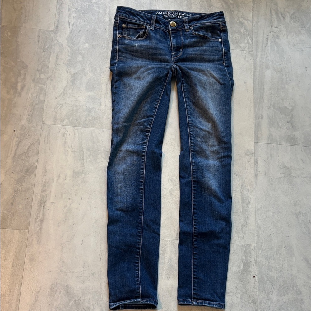 American Eagle super stretch, skinny jeans Women's Dark Indigo low rise fading
